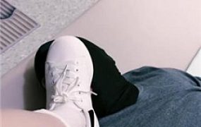 【北京嘟嘟】小白鞋棉袜踩地毯/插嘴