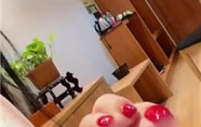 【陈甜女帝】长靴重度踢裆/掐乳掐脖