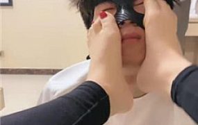 【魅儿】奶狗跪舔短靴臭粉棉袜裸足