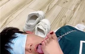 【雯雯】JK学生主-转胯/小白鞋白袜虐/品尝裸足