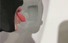 【清禾】品尝裸足/骑马爬行/舔马桶口水