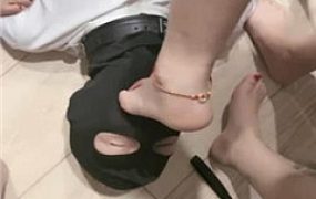 【鱼糯糯】3S-脚底踩踏/轮流舔脏鞋/插嘴/踩狗爪