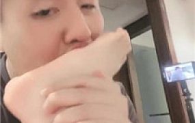 【如梦】车模S-裸足跪舔