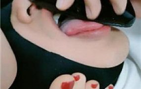 【伊伊】脚趾玩狗舌/黑丝高跟跪舔