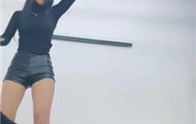 【萱萱】高跟美腿诱惑-暴打鞭打耳光