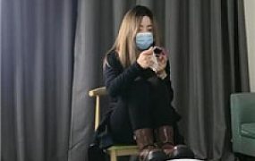 【肉肉】跪着被主人狂抽1000耳光