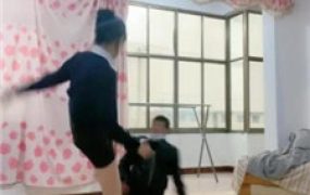 【小九】被抓奸现场-踩狗爪-衣架抽打/跪地求饶