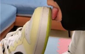 【精神小妹】素人学生妹-耳光/全体重踩踏/白袜塞嘴