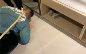 【酒鸽】双S-人体烟灰缸-长靴小白鞋踩/踩踏/骑马/闻臭白袜