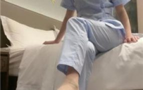 【漫漫】护士小姐姐给患者做特殊治疗