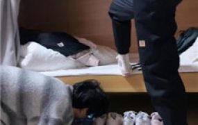 【尤物大大】女生宿舍偷原味被逮住