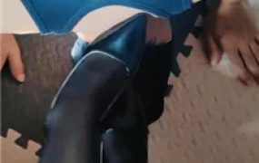 【魅影女神】黑丝高跟踩虐锁久了的狗