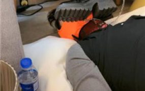 【玥野兔】桌底视角-长靴黑棉袜踩狗