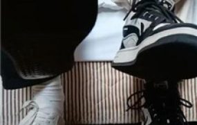 【小悦】学生主耳光抽狗