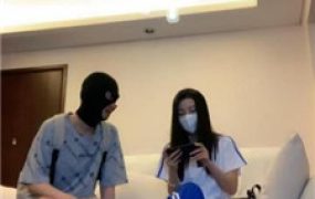 【宝爷】反差女学生霸凌贫困生