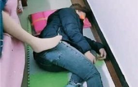 【广东迪迪】母畜-圈养伺候主人起床【双视角版】