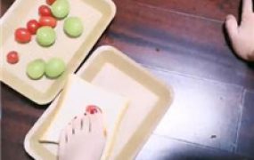 【甜音】用脚给家奴做早餐