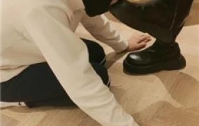 【青岛00后S】清理黑丝靴子-男主强制深喉-狂舔黑丝脚