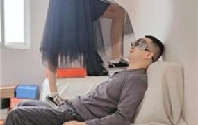 【半糖S】运动后帆布鞋白袜+高跟全体重踩地毯