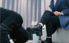 【伊柔】跪舔短靴粉色棉袜【完整版】