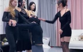 【麋鹿银儿】4S群虐-暴力踢踹圈踢/跳踩耳光/坐垫