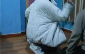 【最抗揍M】素人学生主-强制闻鞋-踢踹-数据线鞭打