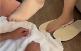 【普拉多】沉浸式恋足调-裸足喂食