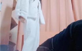 【依然】揪耳朵/全体重踩踏/耳光胯下辱