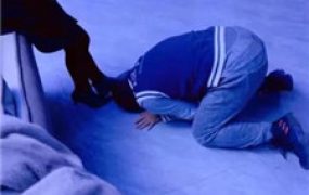 【沅芷大人】带闺蜜调-高跟踩踏跪舔/反绑耳光【完整版】