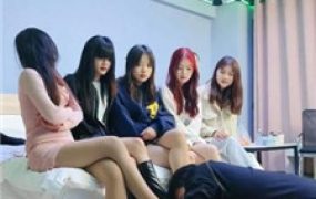 【思怡】群调群虐-5S-素人脏鞋臭袜虐狗