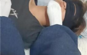 【酱酱果】白袜裸足踩脚垫