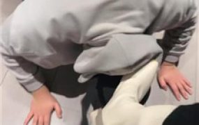 【凉子阿】跪舔长靴白袜裸足/插嘴耳光