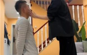 【辣姐】犯错反手就是大嘴巴子