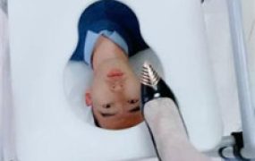 【美离子】高跟白丝诱惑踩狗头