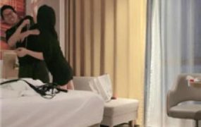 【颜值S】长靴S狗链拴狗-转胯/口水/鞭打