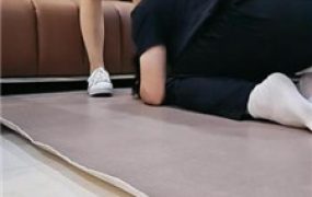 【嘉妮】贝壳头肉丝脚踩虐/伺候沐足