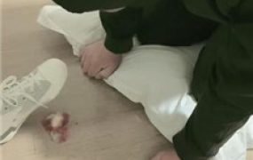 【樊樊】跪舔高帮脏鞋/踩狗爪/黑丝脚插嘴