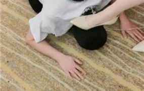 【青岛00后】情侣主-内裤套头/喝圣水/踩踏喂食/脚插嘴/赏赐圣水