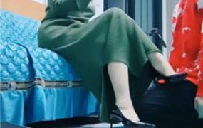 【重庆cc女王】高跟肉丝脚下奴【完整版】