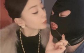 【小月牙】丝袜塞嘴虐乳