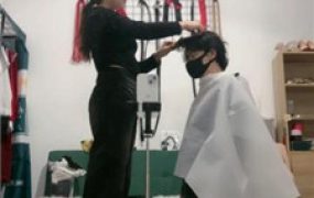 【暴荔姐姐】强迫剃毛-听话剪上面-不听话剪下面