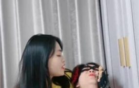 【丫丫啊】母畜-捆绑闻白袜窒息/长靴踩踏/插嘴闻腋下【双视角版】