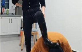 【芮瑶】双S-骑马鞭打/轮流踩踏