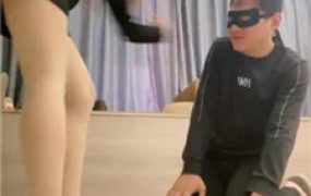 【魅儿】高跟肉丝脚蹂躏/耳光抽/丝袜塞嘴/踩踏喂食