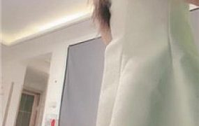 【月影儿】开发暗恋者做狗-高跟踩踏/脚插嘴