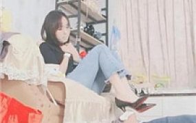 【果儿】喂口水/强制闻白棉袜/舔脏鞋底/臭脚捂脸