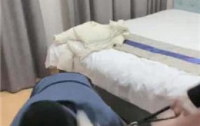 【桃子sama】小白鞋踩踏踢裆/脚喂酸奶