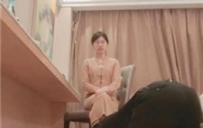 【嘉妮】空军一号脏鞋蹂躏/转胯/虐乳/数据线鞭打