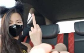 【皮皮】车内-高跟美腿诱惑调