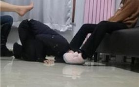 【文文文文】素人3S-原味脚脏鞋踩虐辱【四视角版】